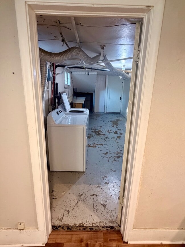 Building Photo - 170 E 300 N