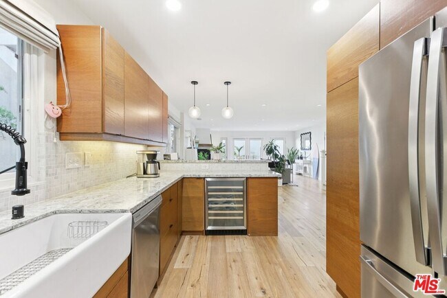 Building Photo - 665 Washington Blvd