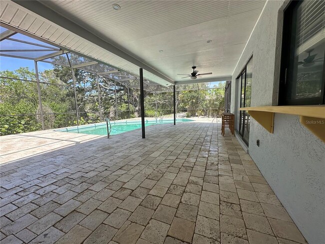 Building Photo - 733 Tropical Cir