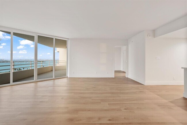 Building Photo - 555 NE 34th St