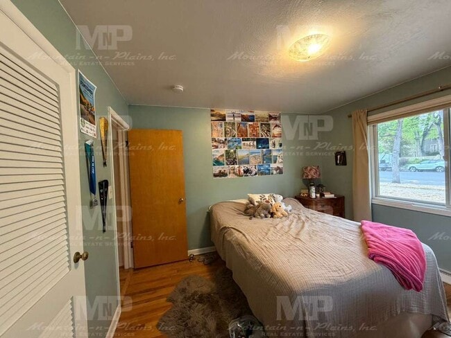 Building Photo - 522 Smith St