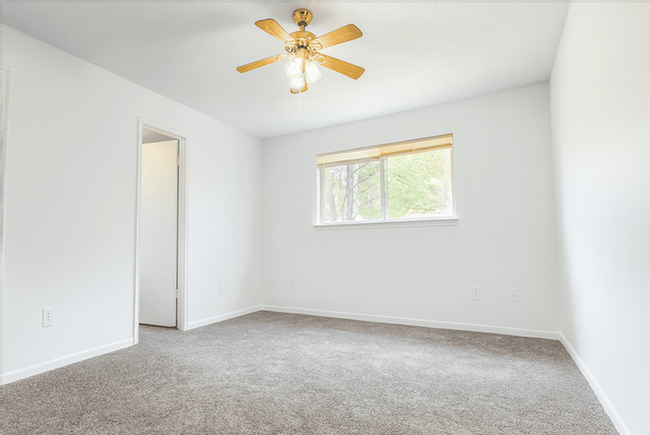 Building Photo - 7015 Maple Fox Dr