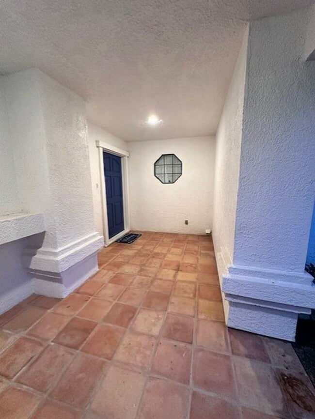 Building Photo - High in La Quinta Cove