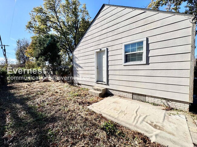 Building Photo - 917 S Urbana Ave