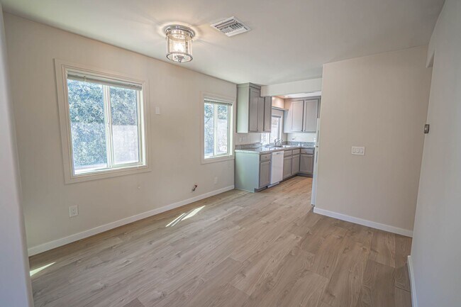Building Photo - COMING SOON! 2 Bedroom Single Story in San...