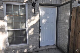 Building Photo - 17481 Red Oak Dr