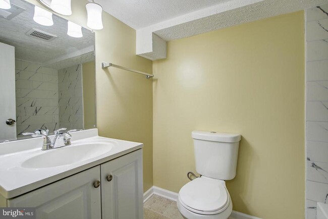 Building Photo - 3101 Romaine Ct