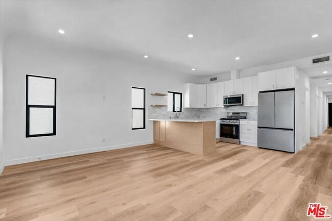 Building Photo - 616 N Vista St