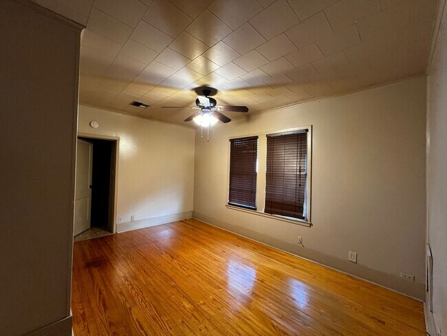 Building Photo - Four Bedroom, Two Bathroom , House Near UL , with Lawncare MOVE IN SPECIAL!!!!