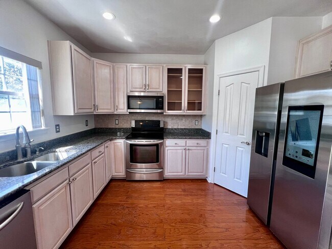 Building Photo - Beautiful 4 bedroom home in Chesapeake
