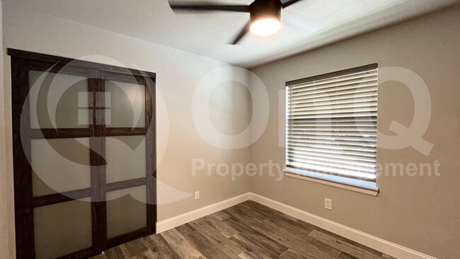 Building Photo - 1520 Armstrong Dr