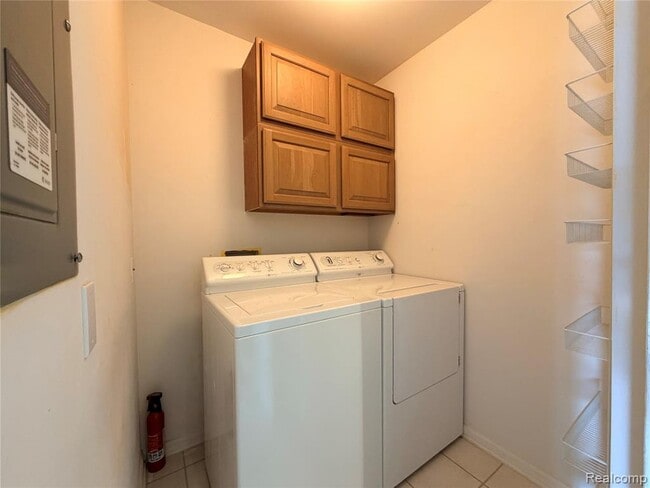 Building Photo - 2710 S Knightsbridge Cir