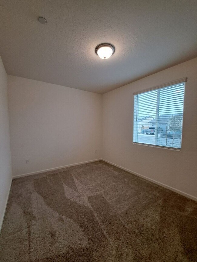 Building Photo - RENT REDUCED TO $2490 - New Fresno Home with Bonus Room & Solar!