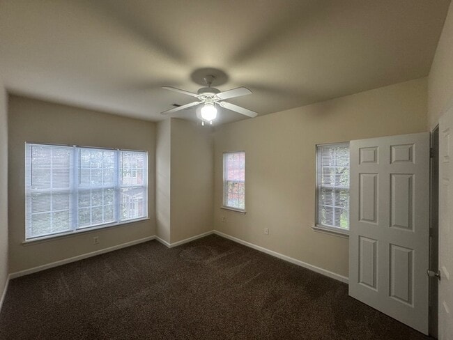 Building Photo - SPECIAL! Beautiful 3 Bed 2.5 Bath Town Hom...