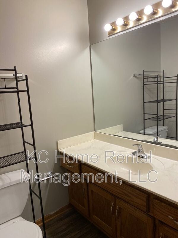 Building Photo - 605 Susanne Ct