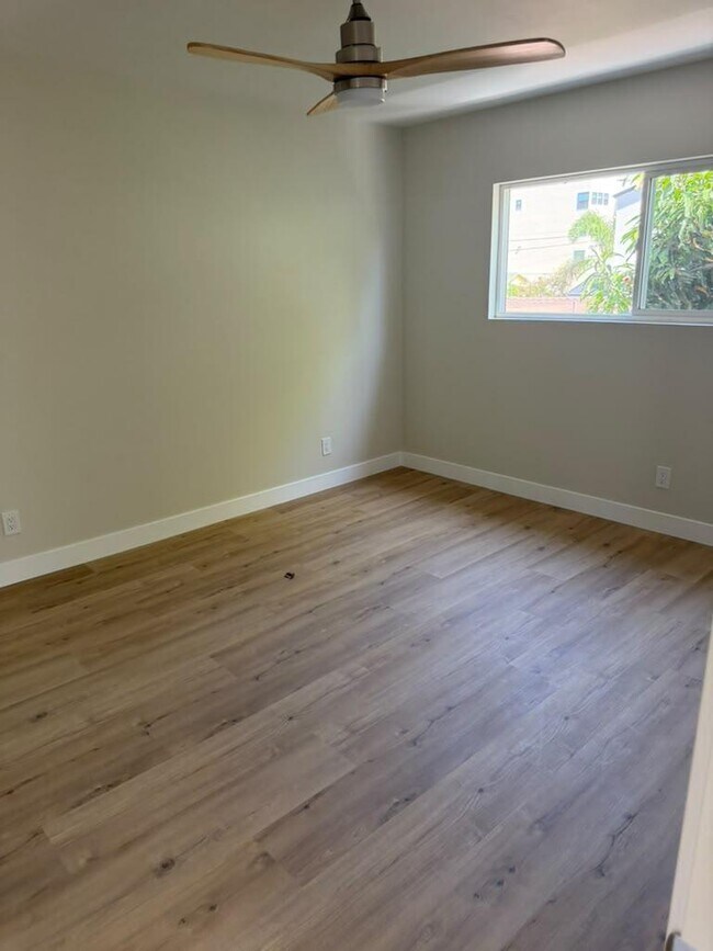 Building Photo - 225 Dahlia Ave