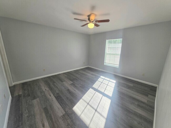 Building Photo - 7 Dogwood Ct