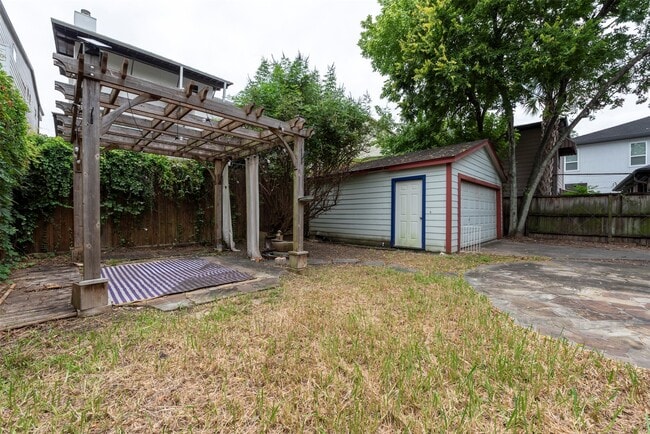 Building Photo - 2415 Elmen St