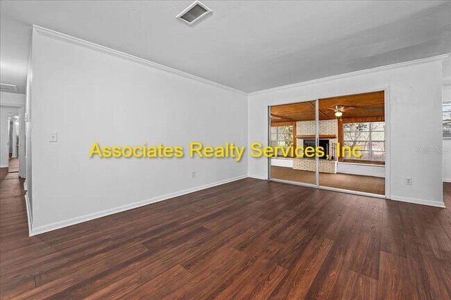 Building Photo - Suburban Heights-4 bedroom/ 2 bath