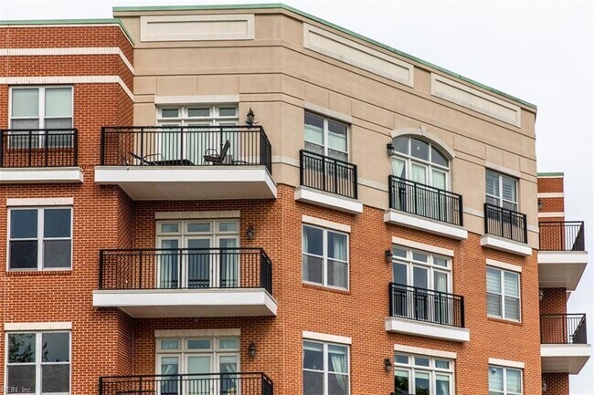 Building Photo - 670 Town Center Dr