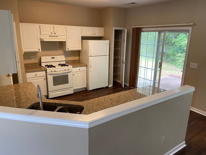 Building Photo - 1671 Heyford Cir NW