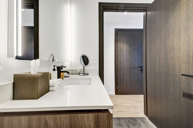 Building Photo - 398 NE 5th St