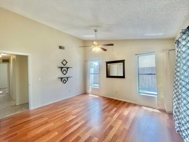 Building Photo - Orlando - 4 Bedroom, 2 Bathroom - $2550.00