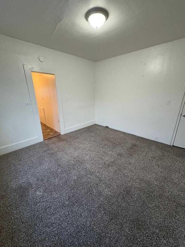 Building Photo - 440 N Grape St