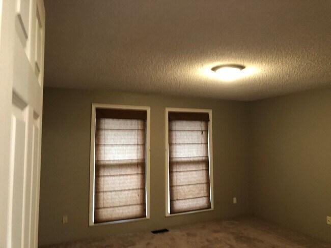 Building Photo - ***PENDING APPLICATION***Great Home on Corner Lot!