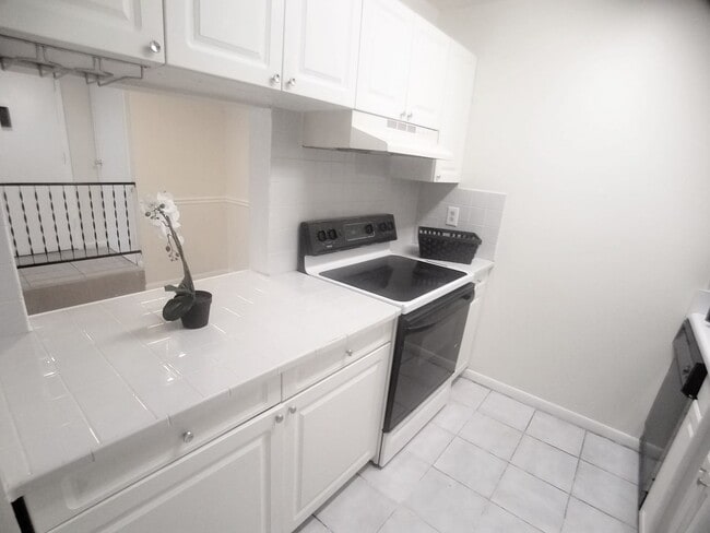 Building Photo - Cozy 1/1 Condo for rent at Wimbledon Park ...