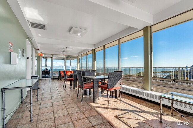 Building Photo - 3900 N Lake Shore Dr