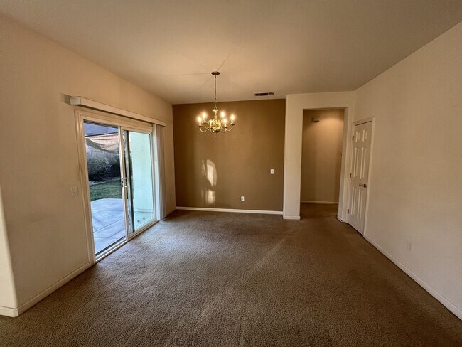 Building Photo - Residential 3 bed 2 bath in Elk grove