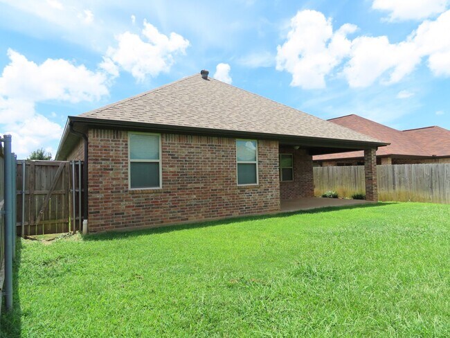 Building Photo - 2528 Guinn Farms Rd
