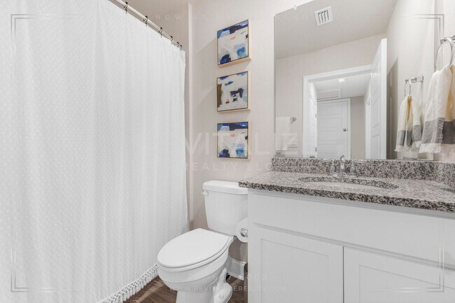 Building Photo - Beautiful Townhome in Quail Hollow, Spanis...