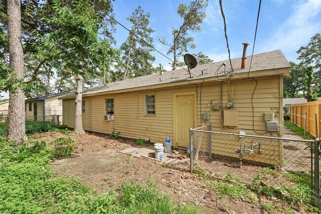 Building Photo - 6511 Mohawk St