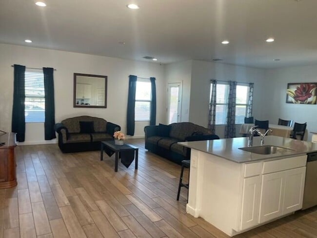 Building Photo - Large spacious 4 bedroom home located in cul de sac