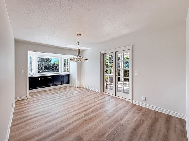 Building Photo - Upgraded Calabasas 4BR w/pool + spa, views + solar panels!