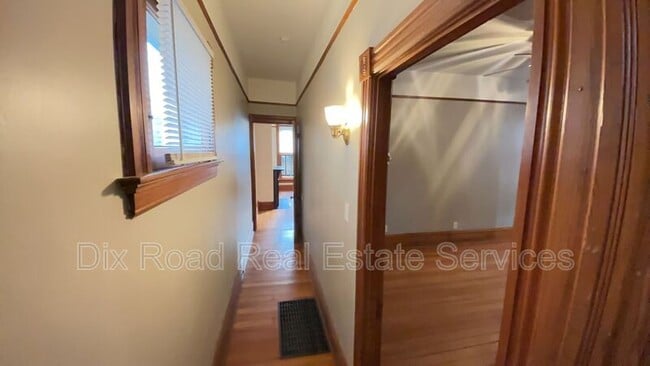 Building Photo - 808 Campbell Ave