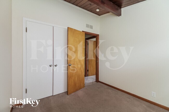 Building Photo - 1054 Kenmore Ave