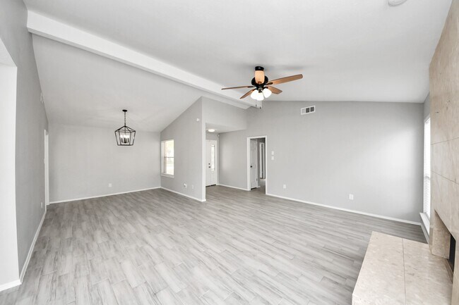 Building Photo - 19734 Oakland Valley Dr