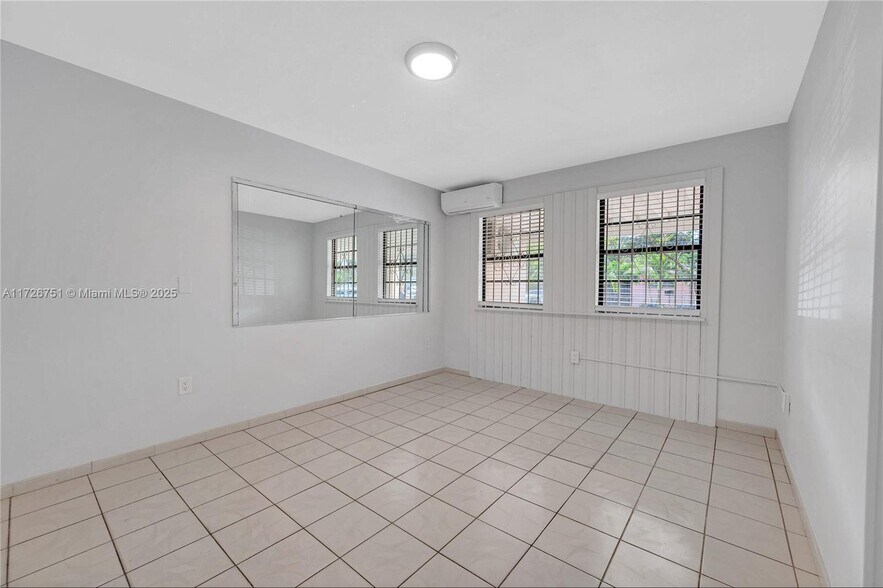 Building Photo - 319 NE 171st Ter
