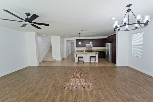 Building Photo - Stunning 4-bedroom, 3-bathroom home