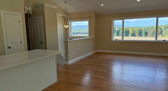 Building Photo - 58 Pleasant St