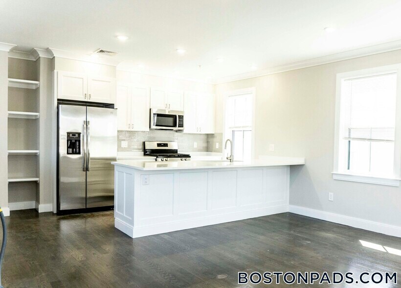 Building Photo - 79 Linden St