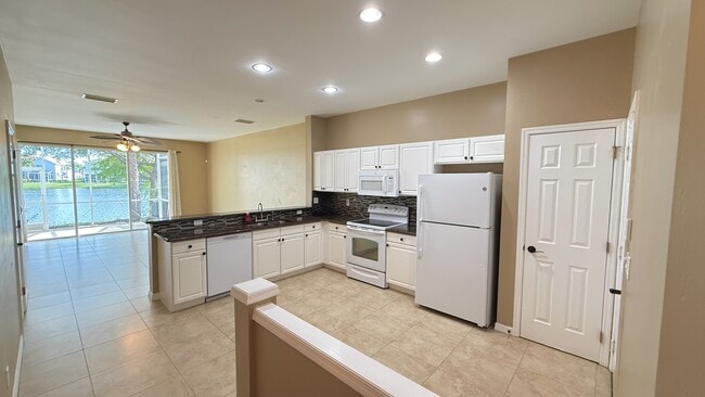 Building Photo - 8431 Village Edge Cir