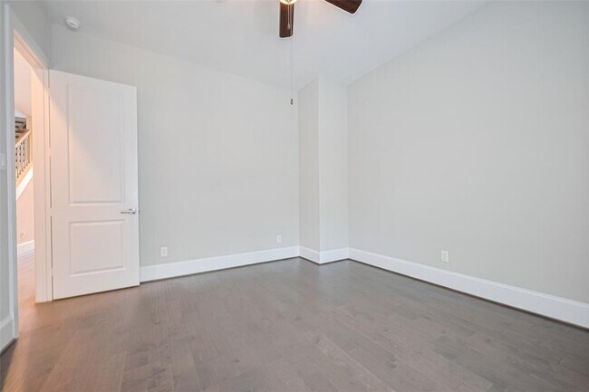 Building Photo - 11007 Acorn Falls Dr