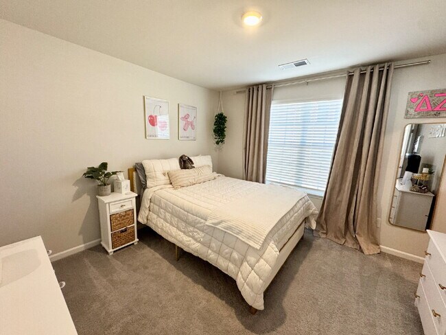 Building Photo - Spacious 4-Bedroom Home w/ 3 Full Baths on Somerset Lane in Central, SC