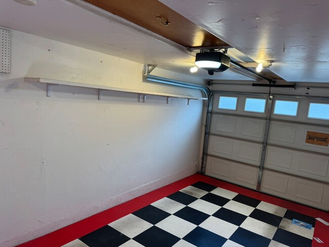 Building Photo - 3BD/2BA HOME w/ attached garage near USD/C...