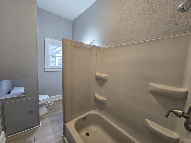 Building Photo - 714 W 1st St