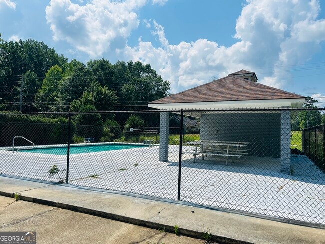 Building Photo - 210 Shamrock Way